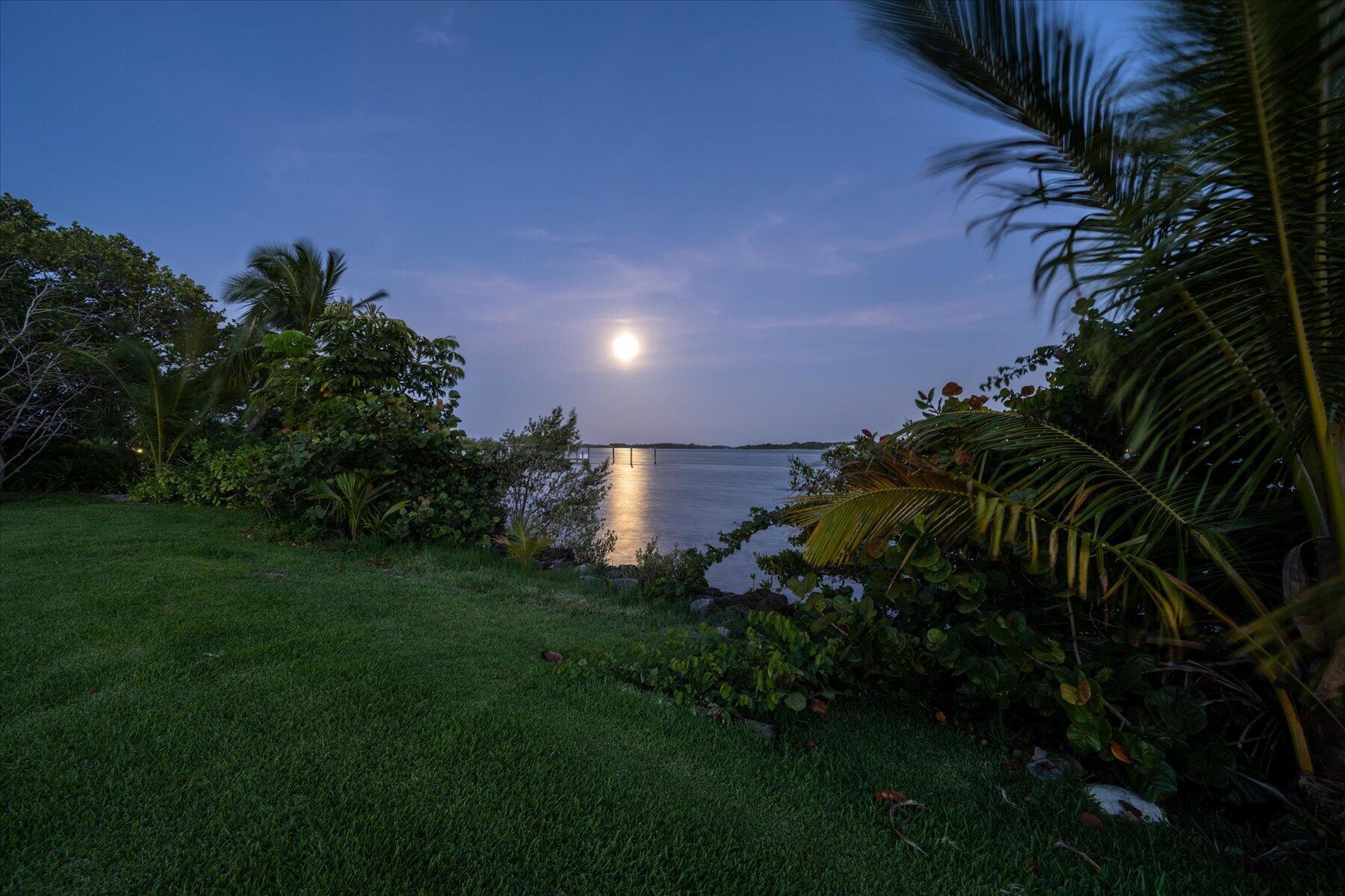 49 W High Point Road, Sewalls Point, FL, 34996/$7,500,000 2 49 W High Point Road