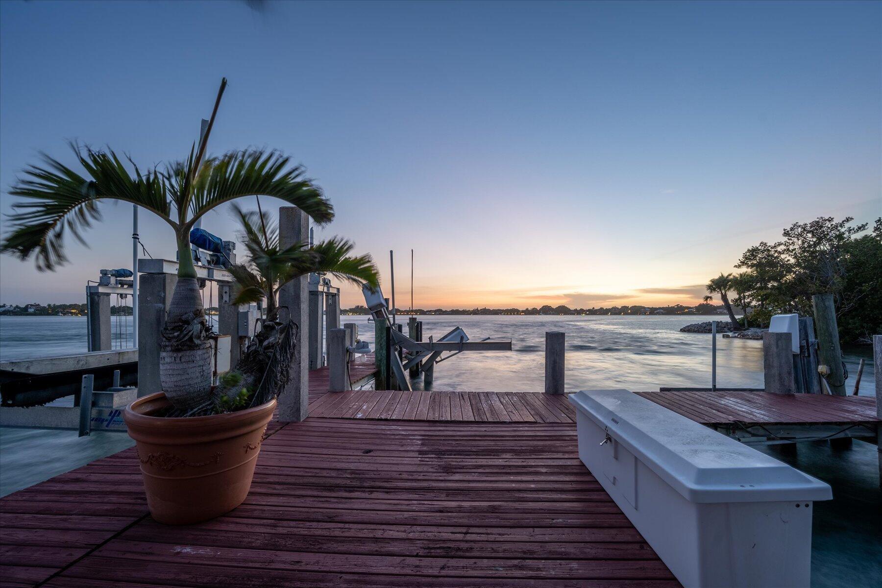 49 W High Point Road, Sewalls Point, FL, 34996/$7,500,000 4 49 W High Point Road
