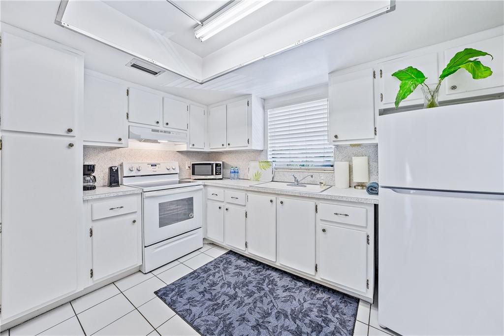 Four Sea Suns Condo - Residential