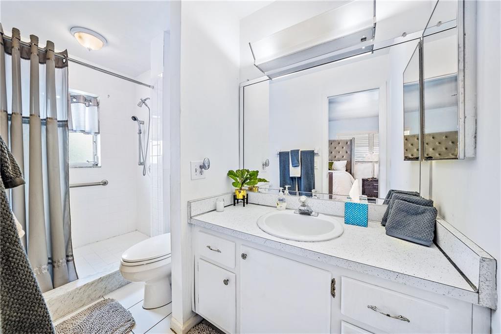 Four Sea Suns Condo - Residential