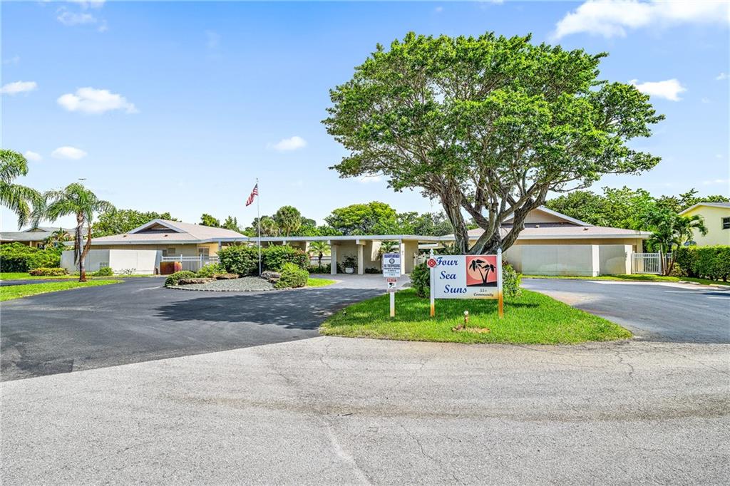 Four Sea Suns Condo - Residential