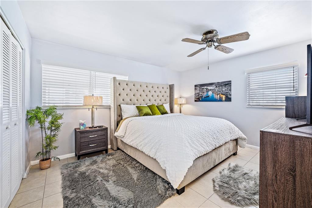 Four Sea Suns Condo - Residential