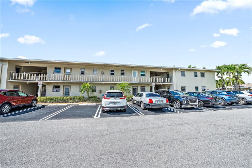 Four Sea Suns Condo - Residential