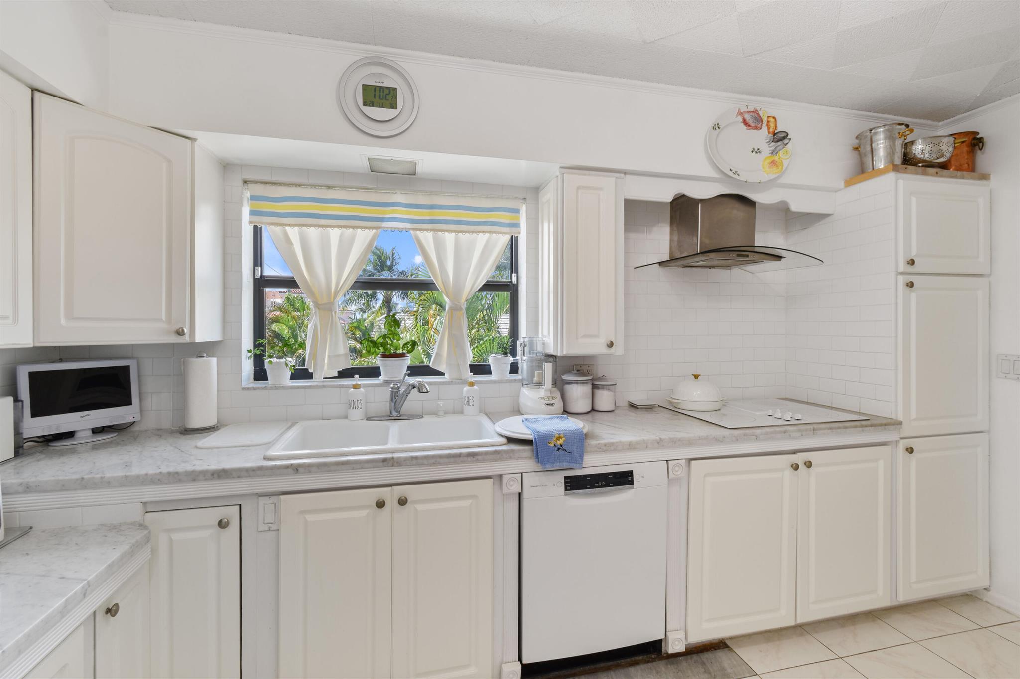 PERUVIAN COND - Residential