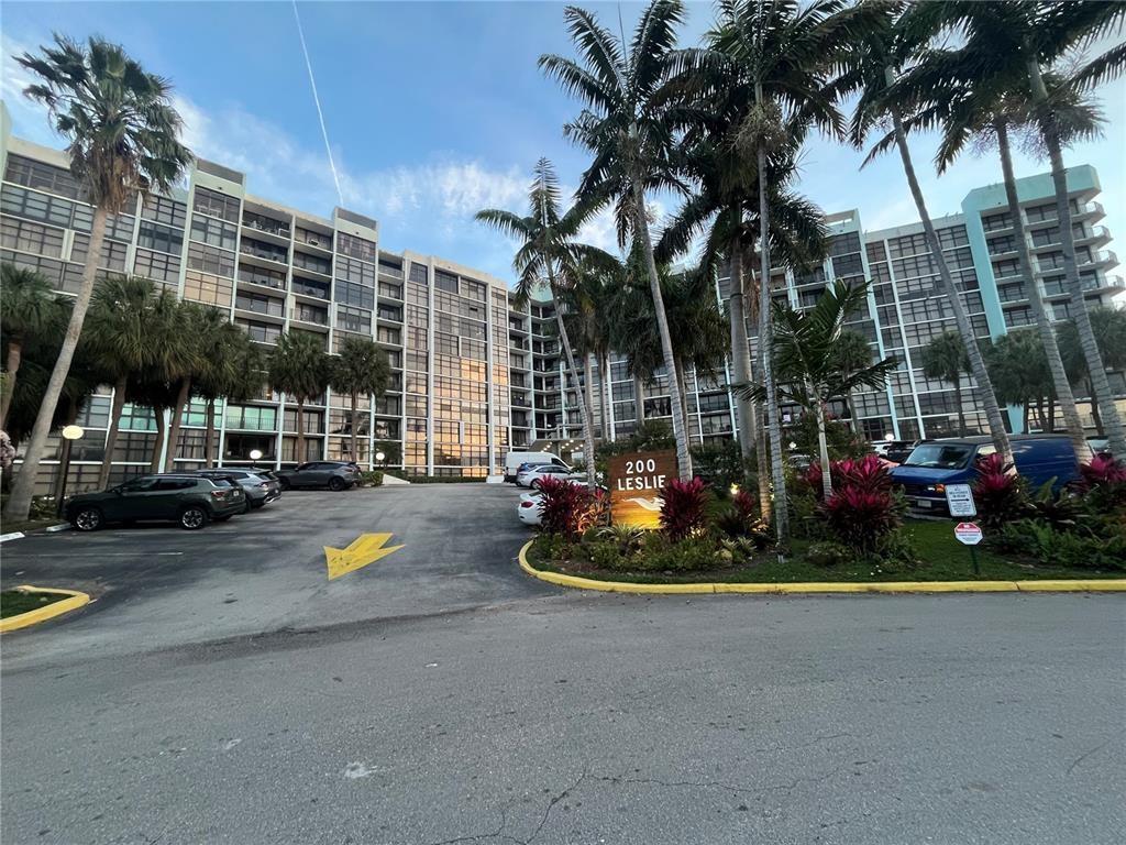 200 Leslie Dr 324, Hallandale Beach, FL, 33009/$285,000 1 200 Leslie Dr 324