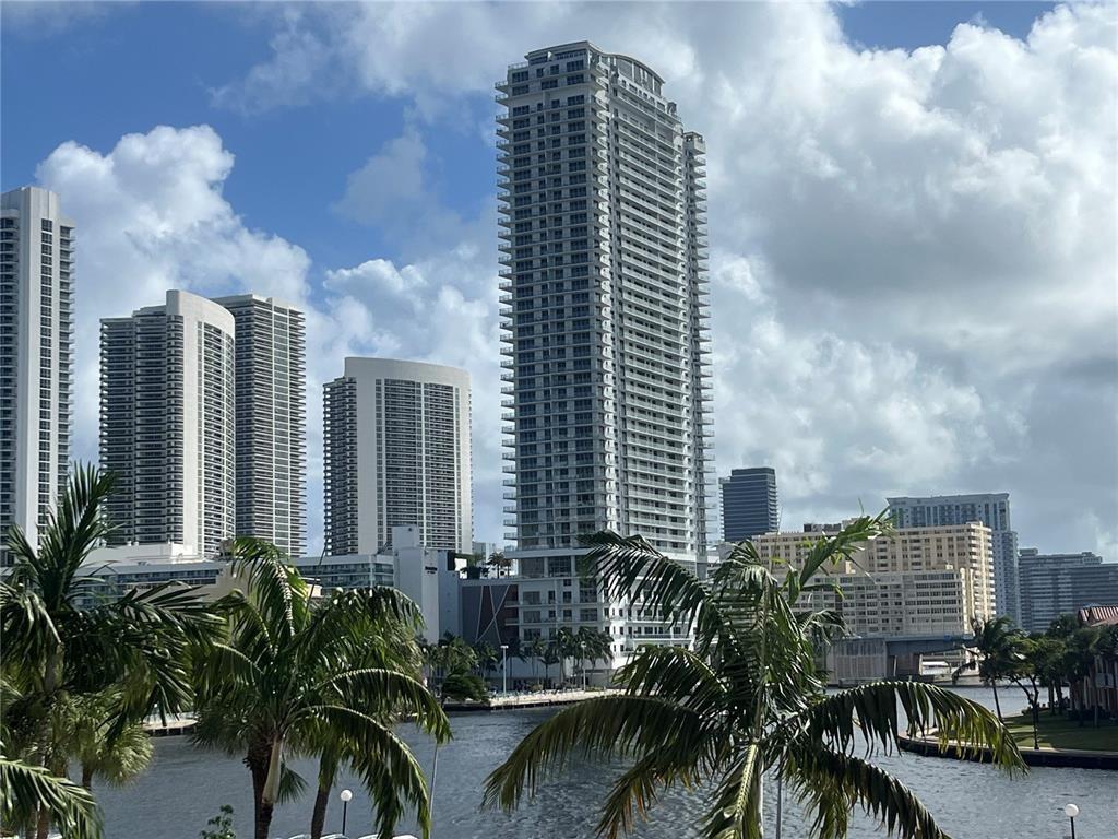 200 Leslie Dr 324, Hallandale Beach, FL, 33009/$285,000 2 200 Leslie Dr 324