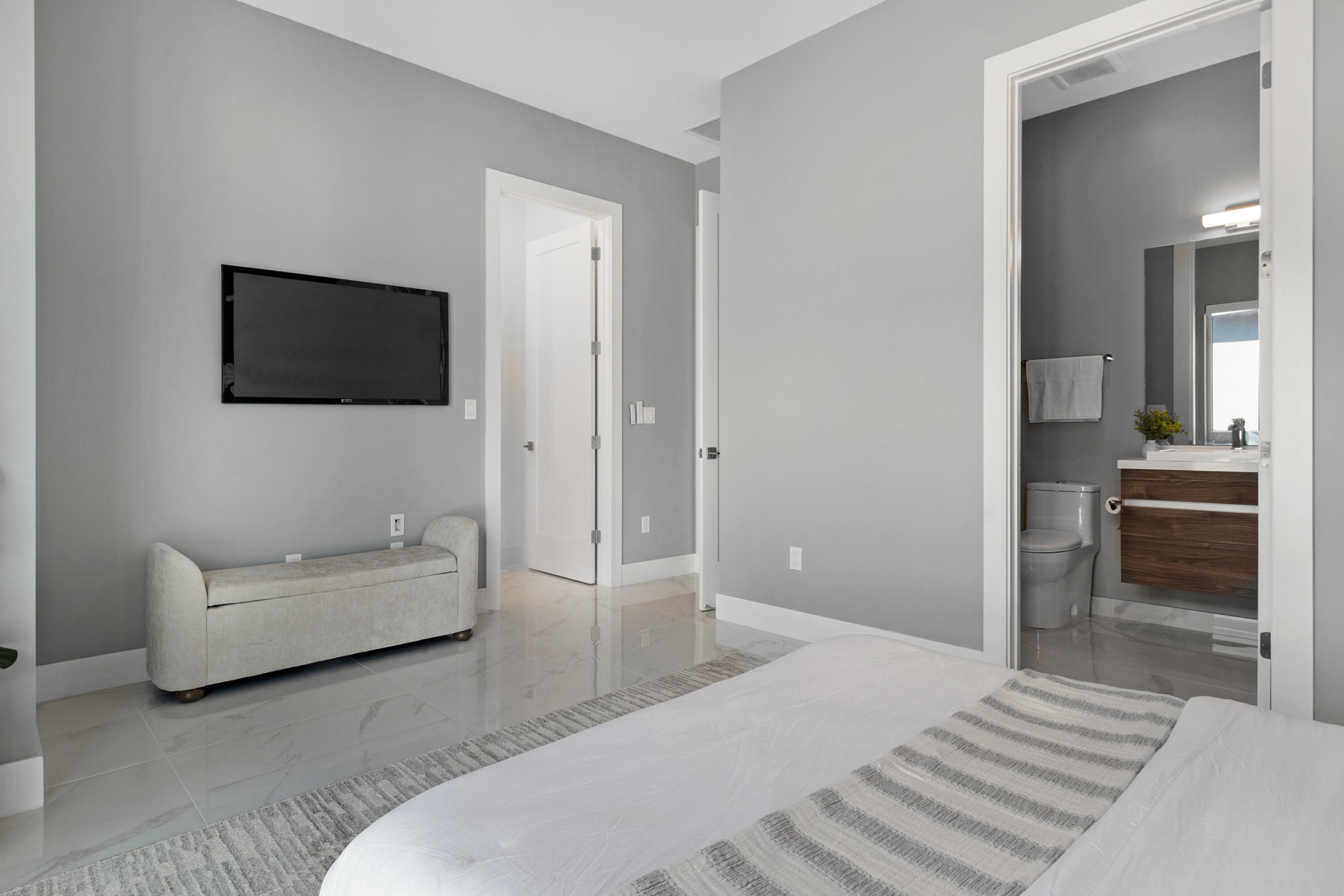 BEVERLY HEIGHTS - Residential