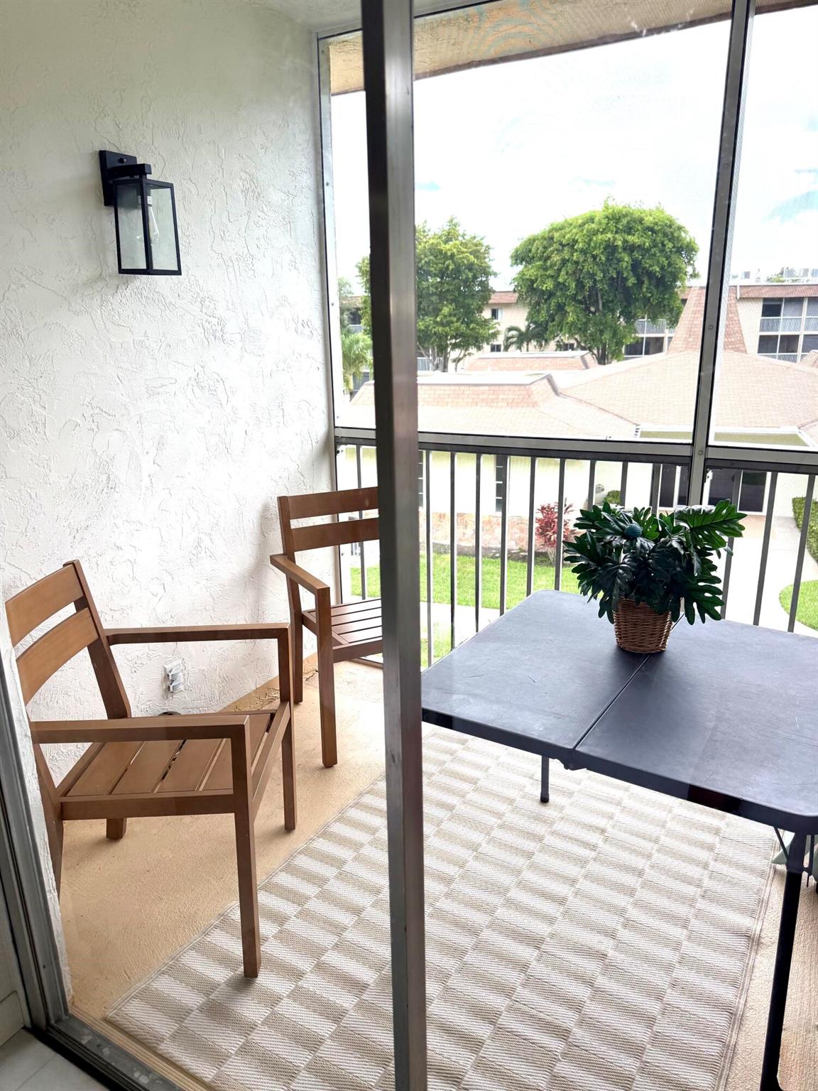 VILLAGE GREEN KENSINGTON - Residential