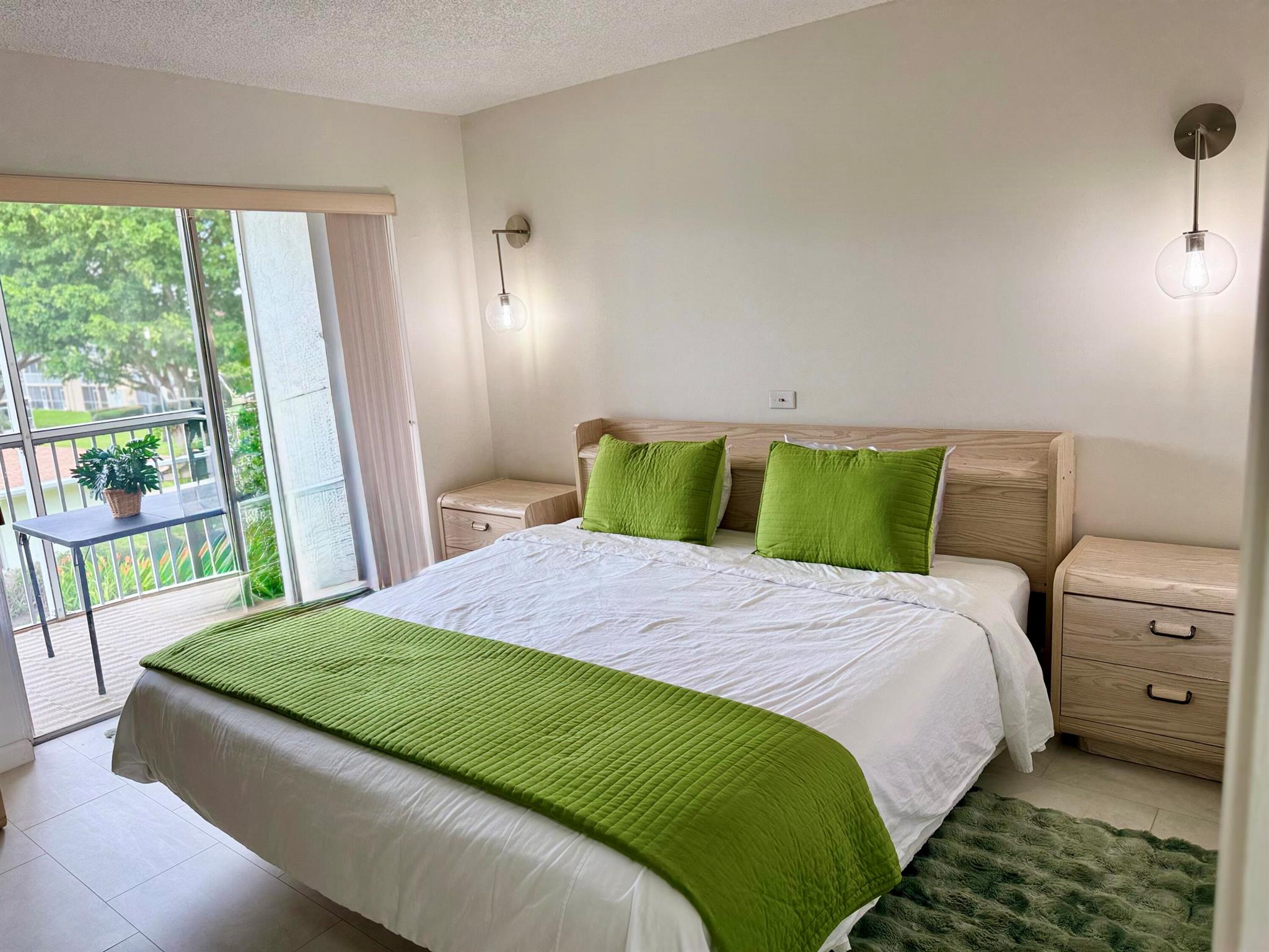 VILLAGE GREEN KENSINGTON - Residential