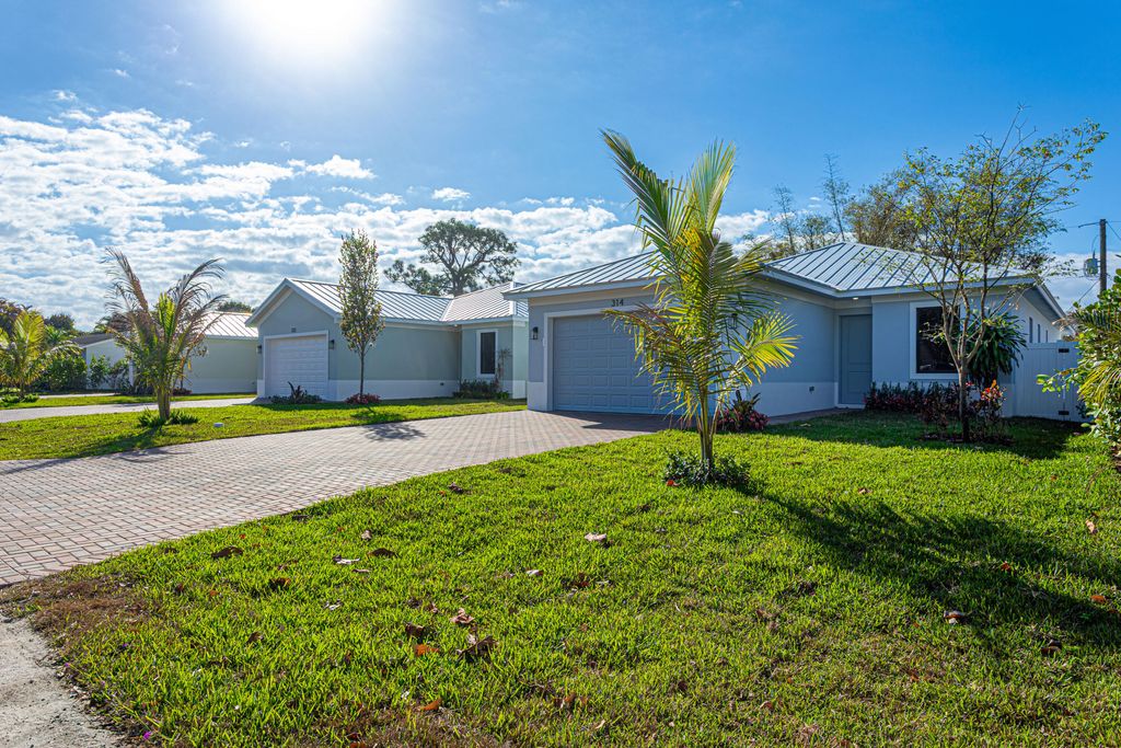 Photo of 314 4th St, Jupiter, FL 33458 (MLS # R11167453)