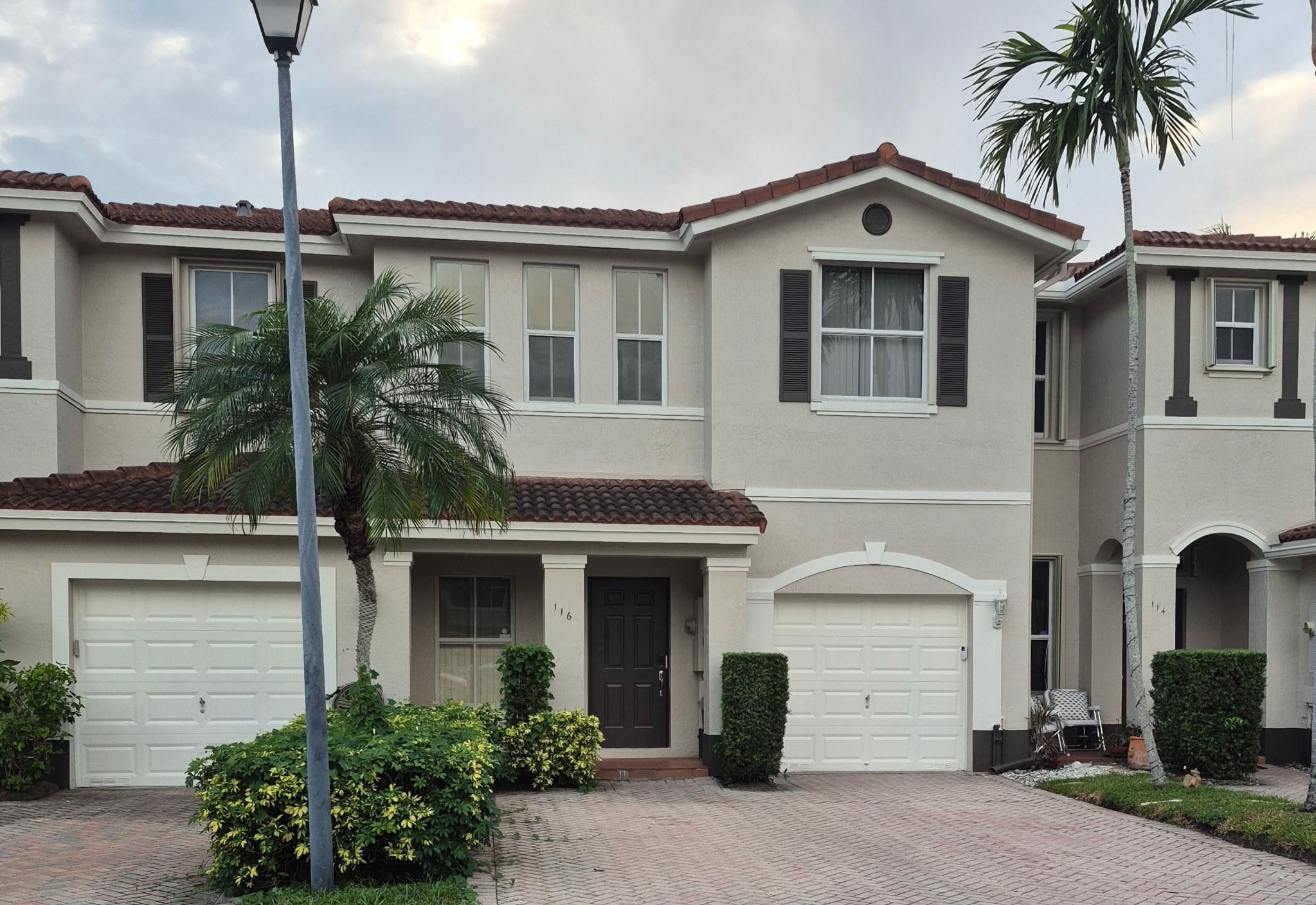 RIVERWALK - Residential