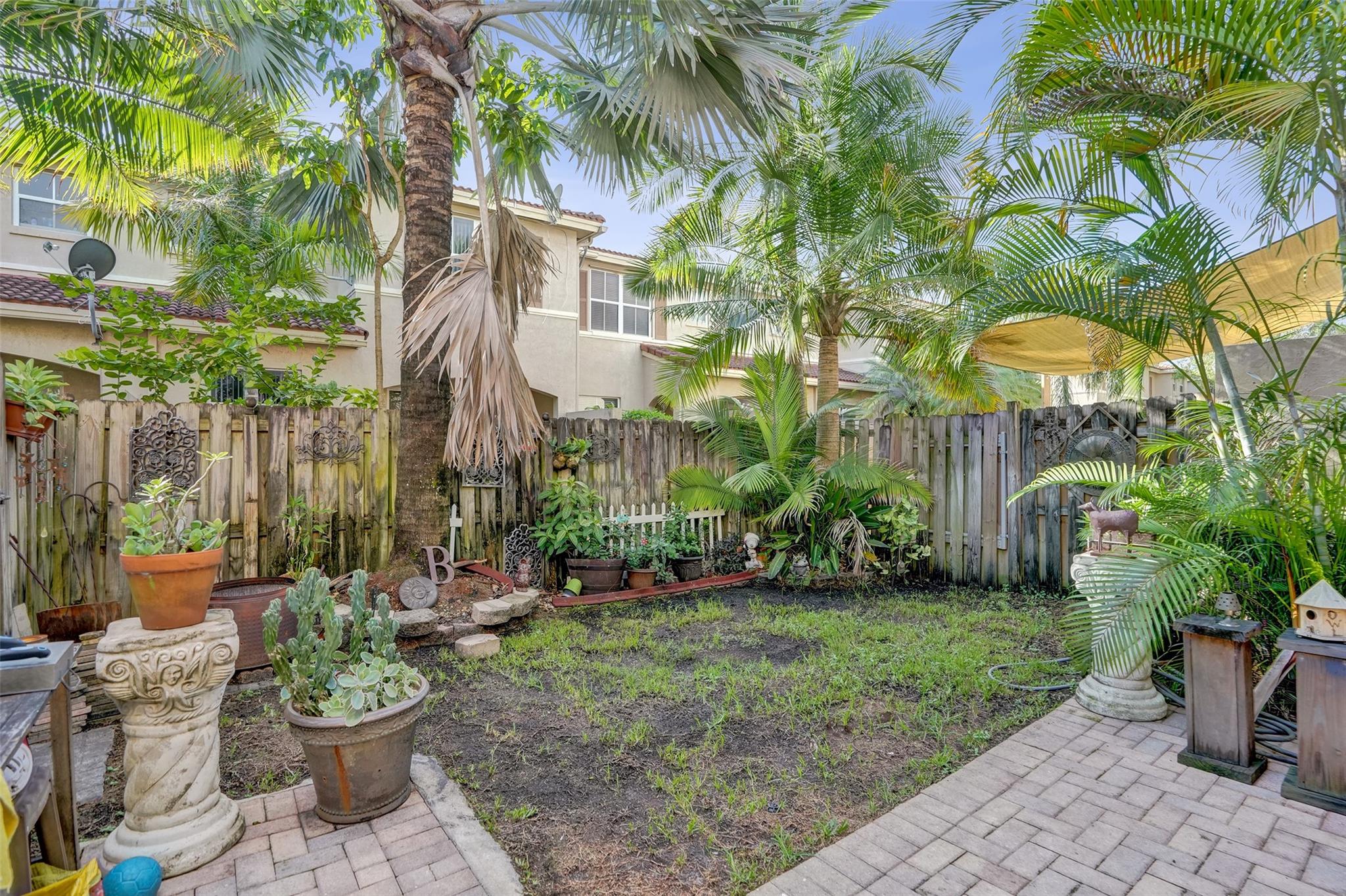 RIVERWALK - Residential