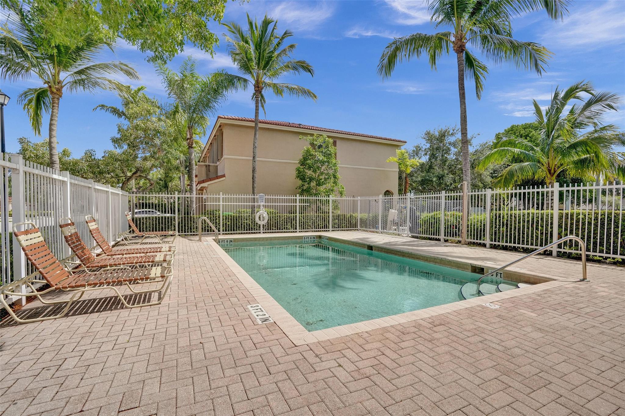 RIVERWALK - Residential