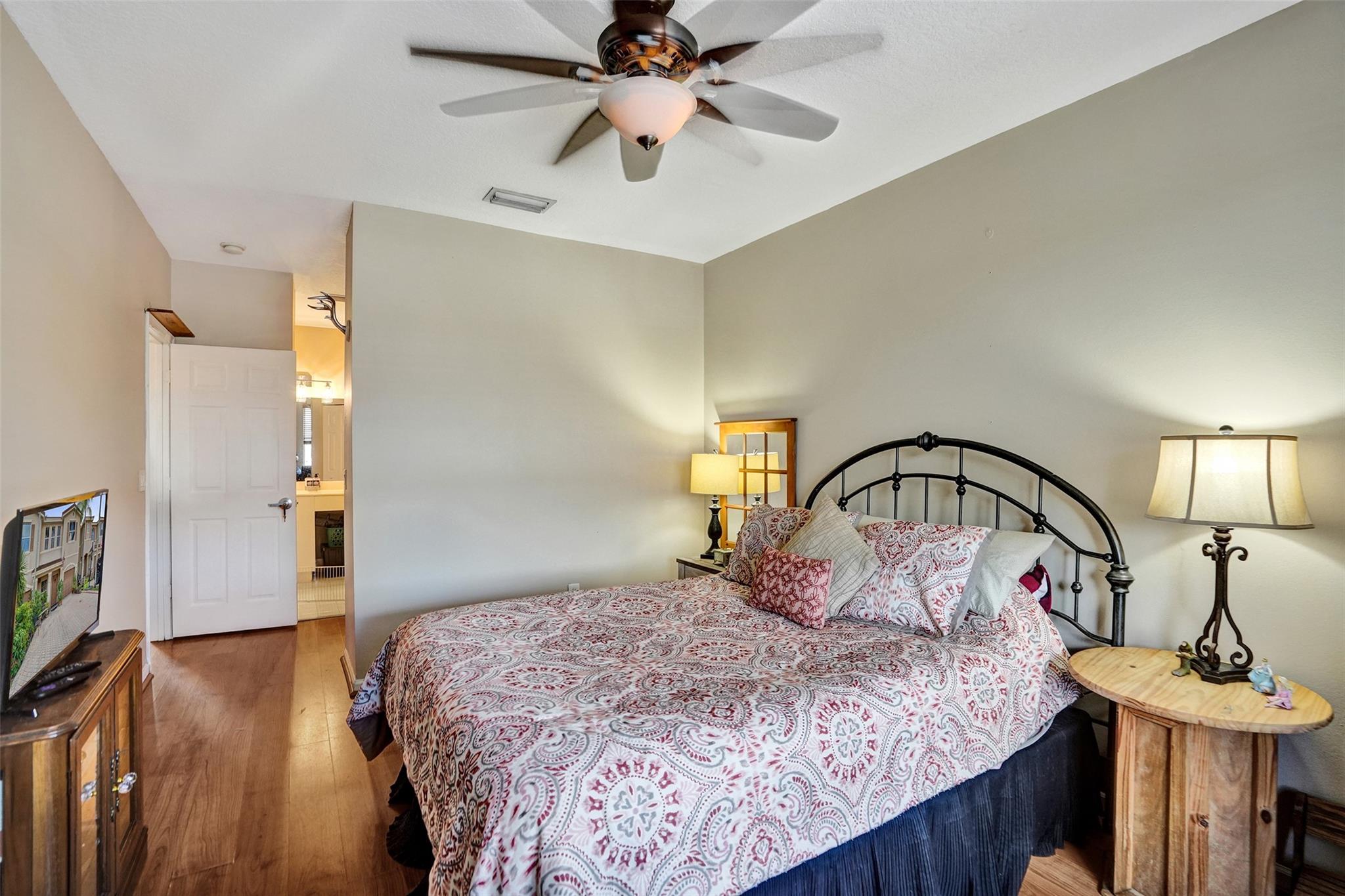 RIVERWALK - Residential