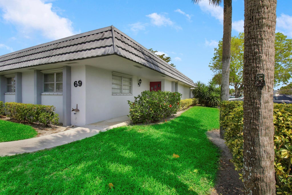 Photo of 2886 Fernley Drive E #69, West Palm Beach, FL 33415 (MLS # R11086259)