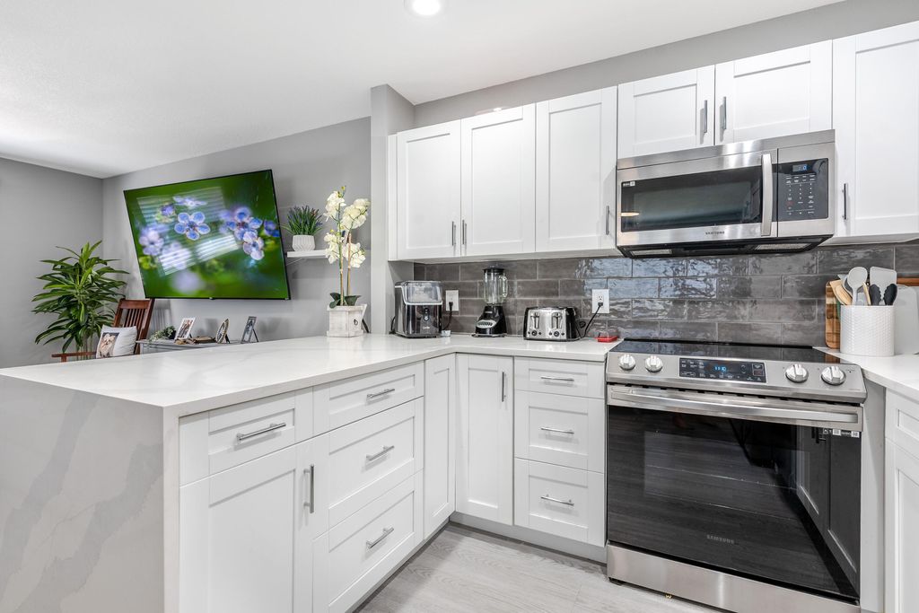 Photo of 191 Seville H #H, Delray Beach, FL 33446 (MLS # R11165919)