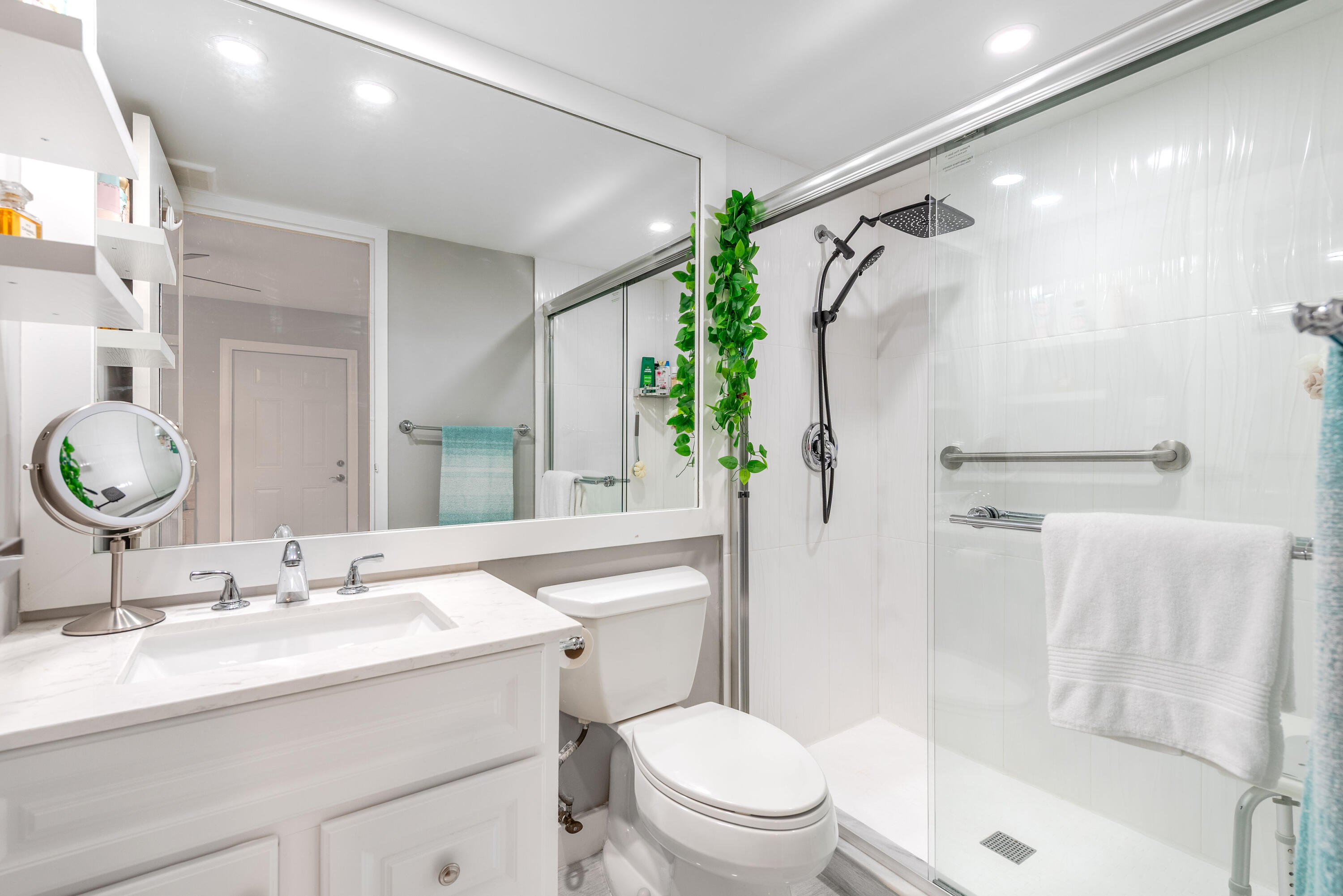 KINGS POINT SEVILLE CONDOS - Residential