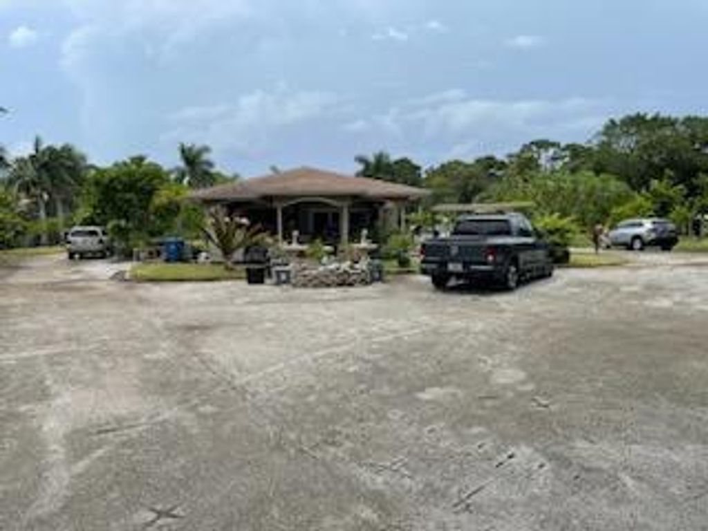 Photo of 1215 N Haverhill Road, Haverhill, FL 33417 (MLS # R10918142)