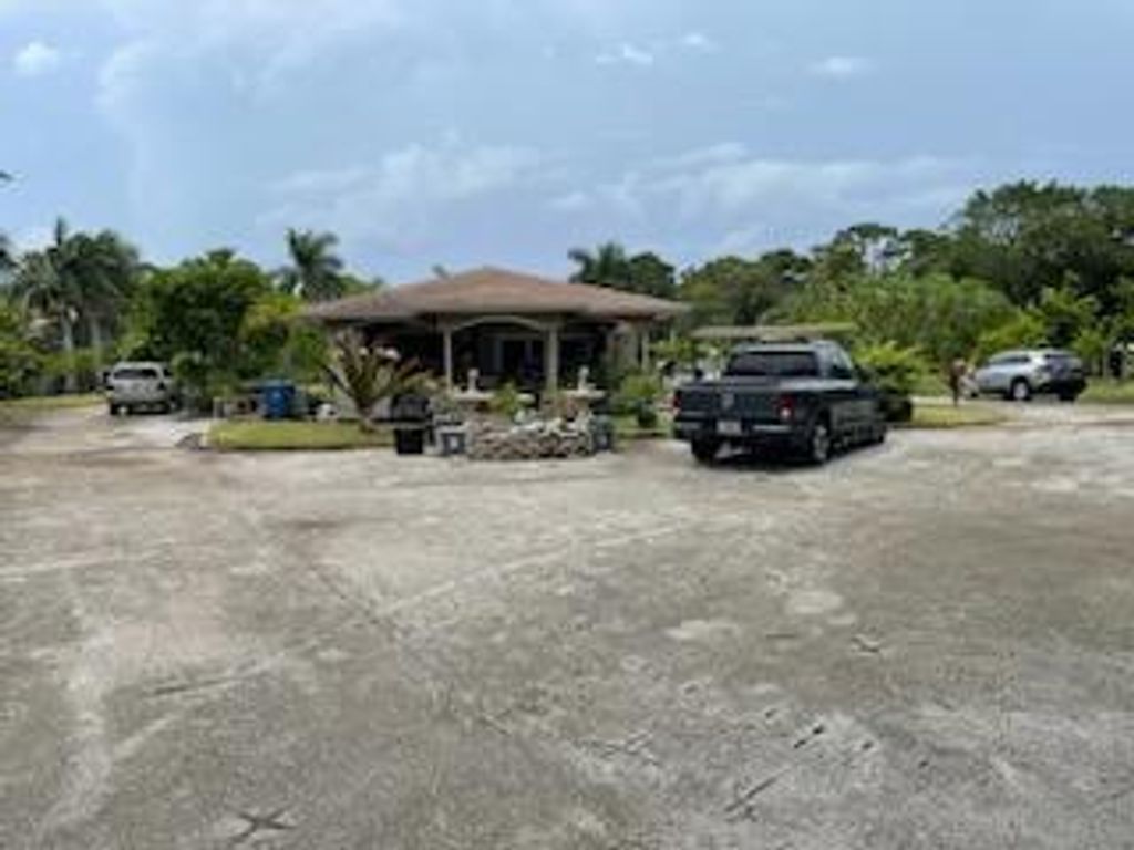Photo of 1215 N Haverhill Road, Haverhill, FL 33417 (MLS # R10918142)