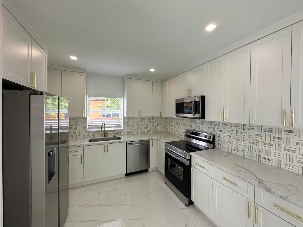 Photo of 1625 Hollywood Boulevard, Hollywood, FL 33020 (MLS # R10925115)