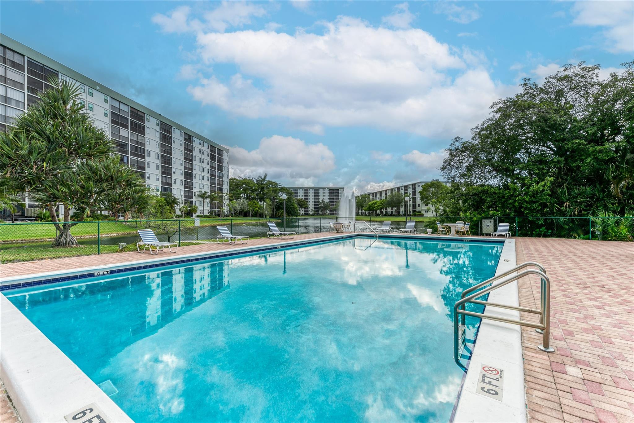 CYPRESS BEND CONDOMINIUM V - Residential