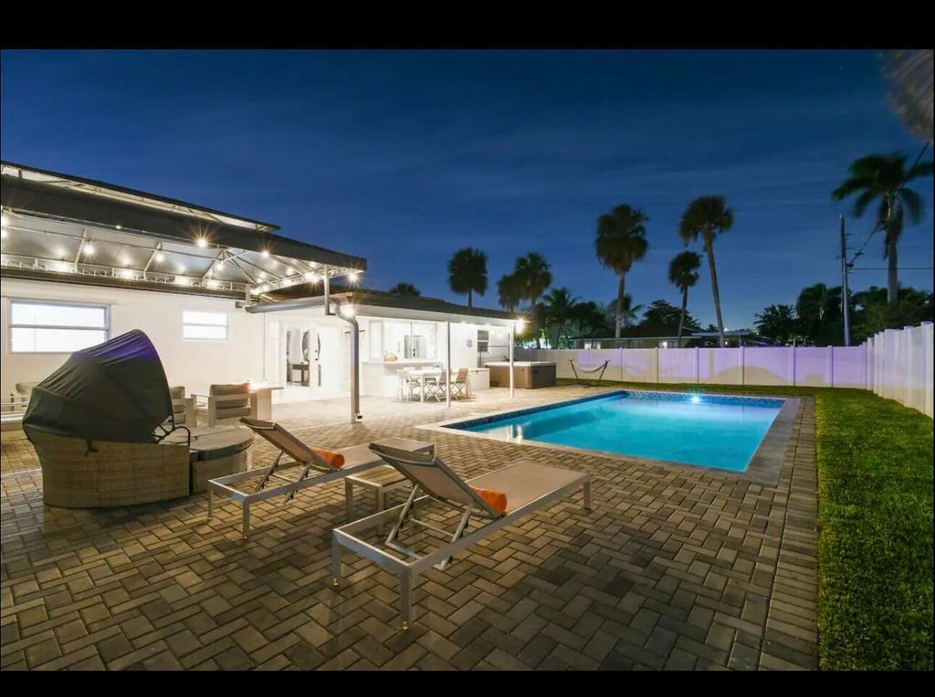 Photo of 5040 NE 22nd Avenue, Lighthouse Point, FL 33064 (MLS # B26033349)