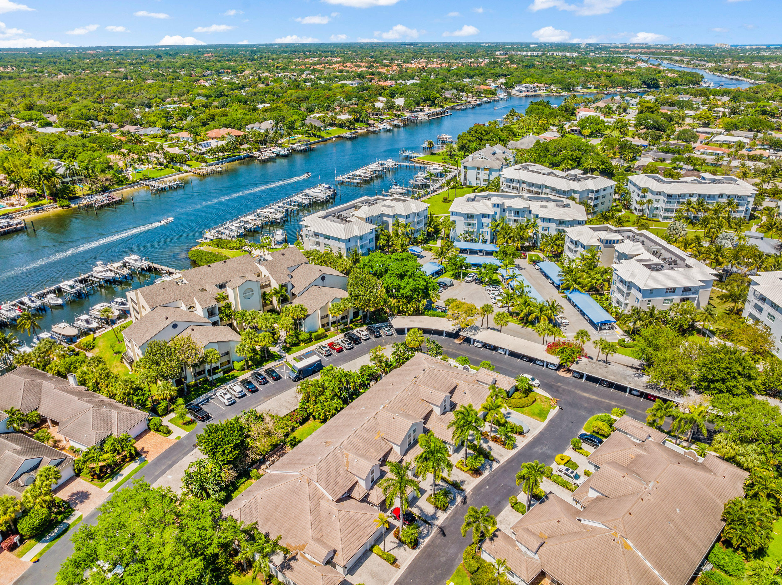 OAK HARBOUR CONDOS - Residential Lease