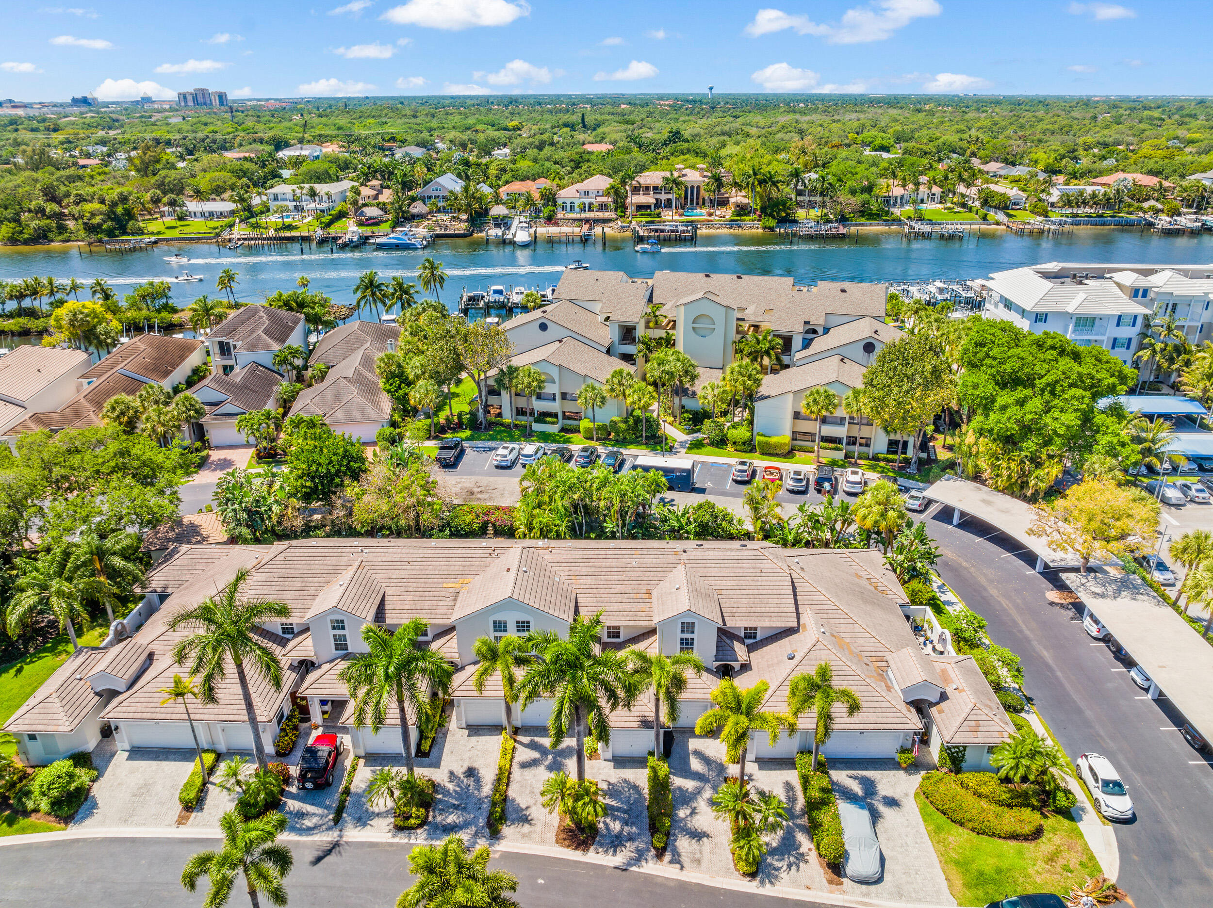 OAK HARBOUR CONDOS - Residential Lease