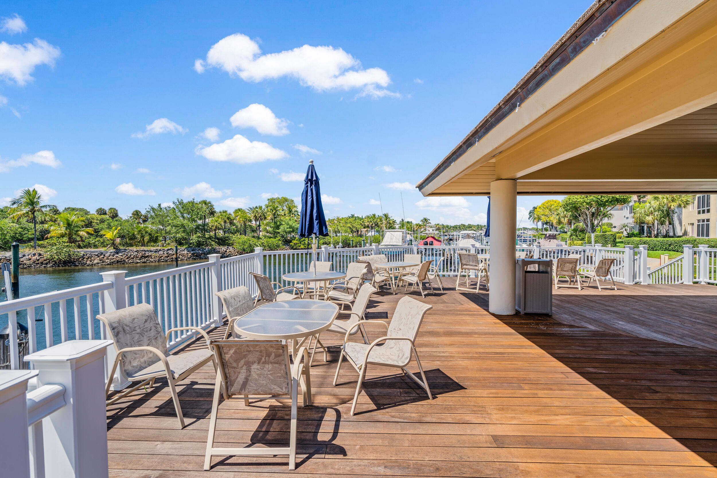 OAK HARBOUR CONDOS - Residential Lease