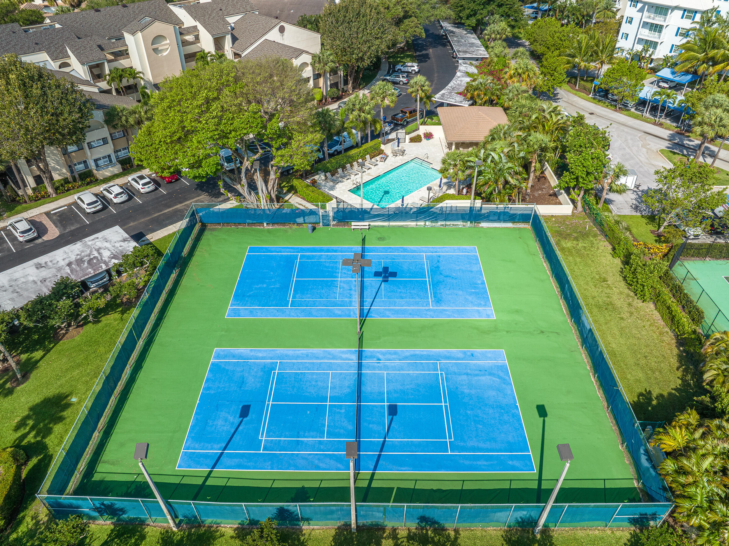 OAK HARBOUR CONDOS - Residential Lease