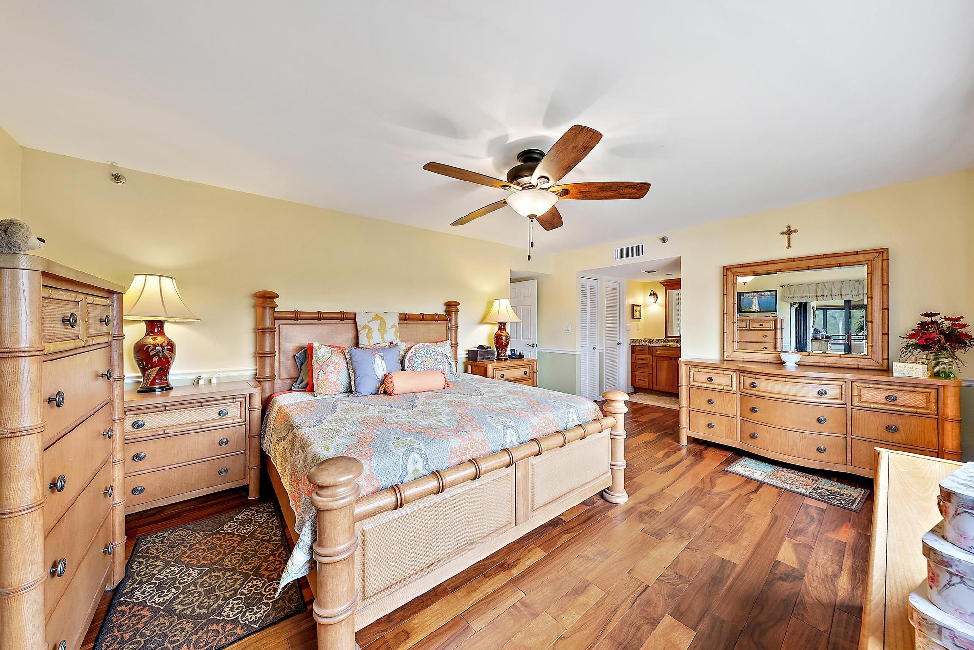 OAK HARBOUR CONDOS - Residential Lease