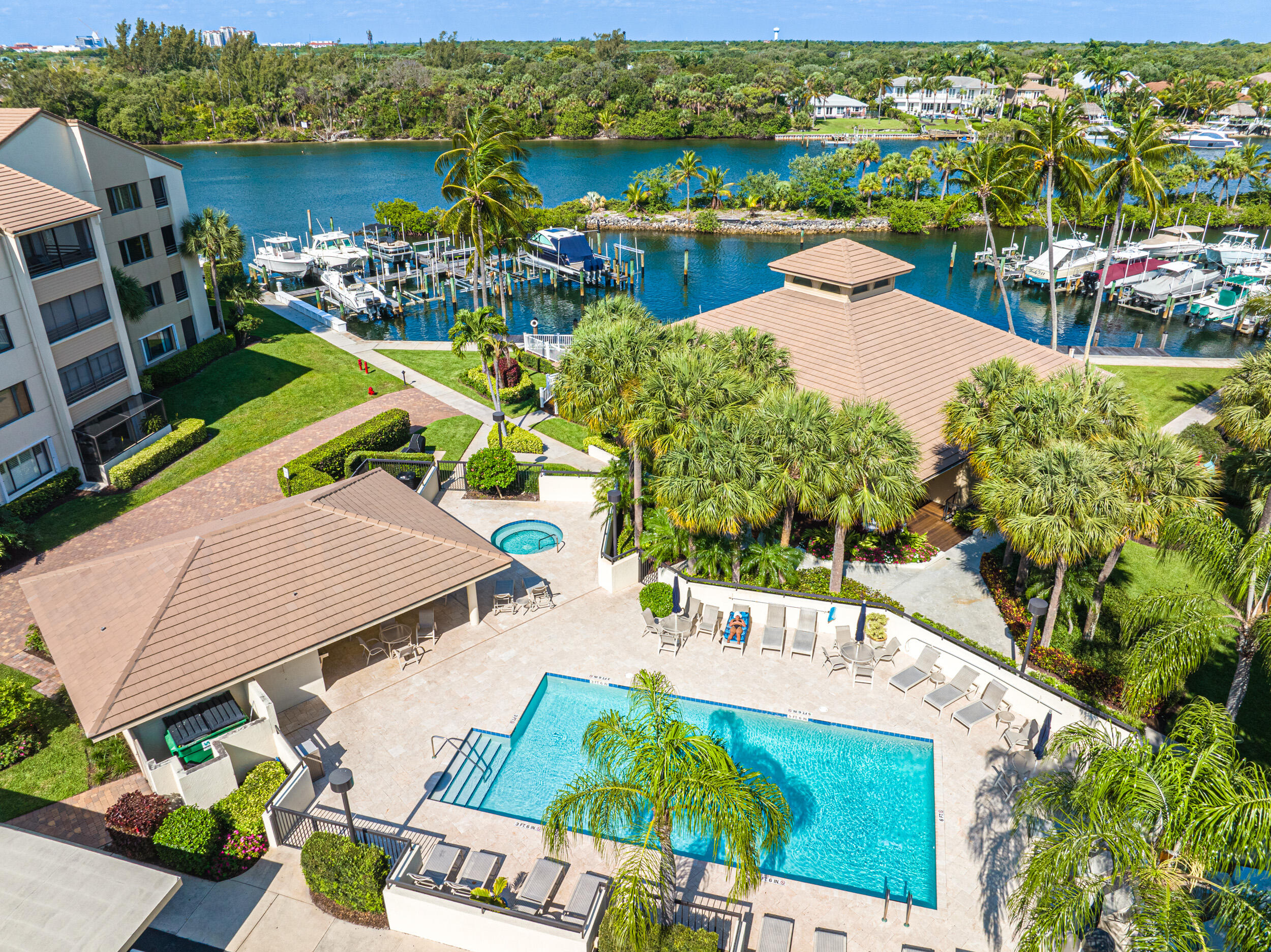 OAK HARBOUR CONDOS - Residential Lease