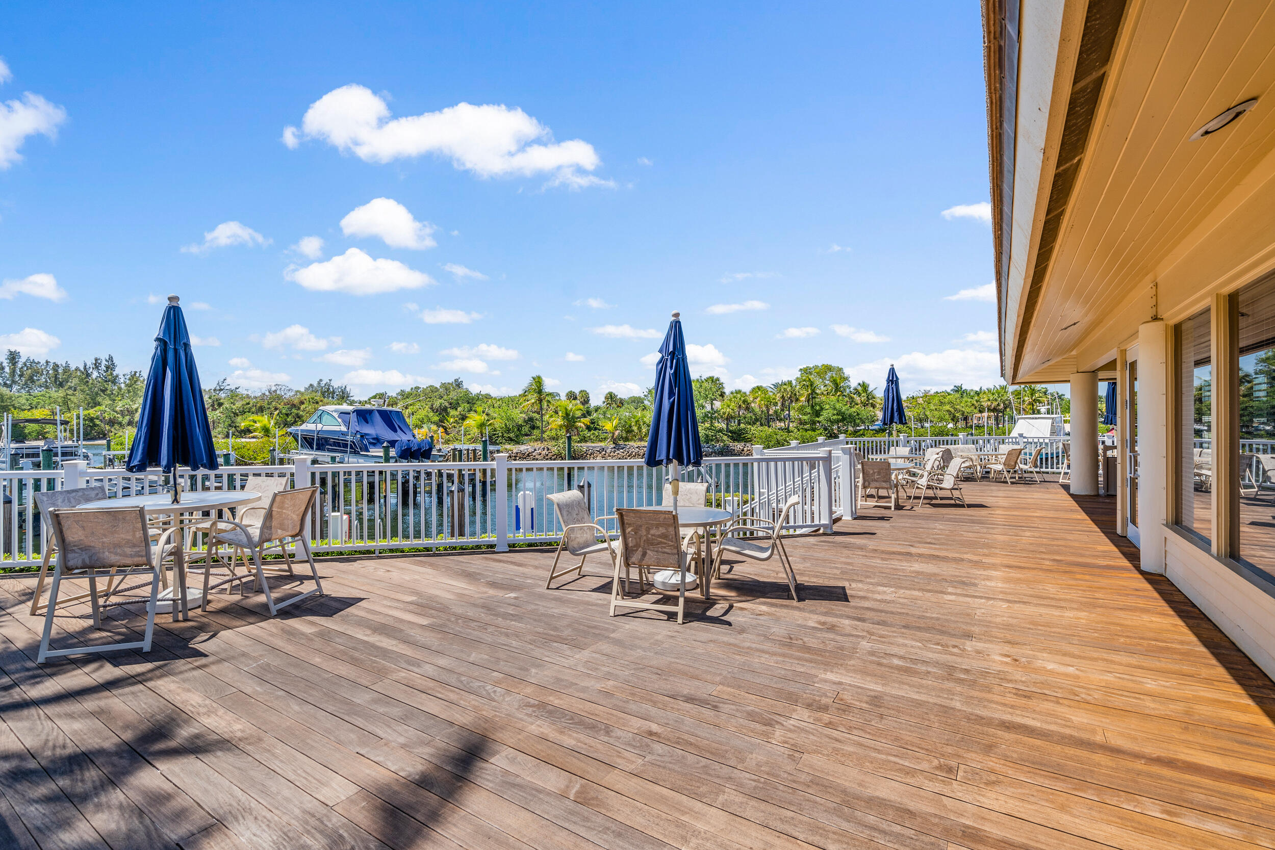 OAK HARBOUR CONDOS - Residential Lease