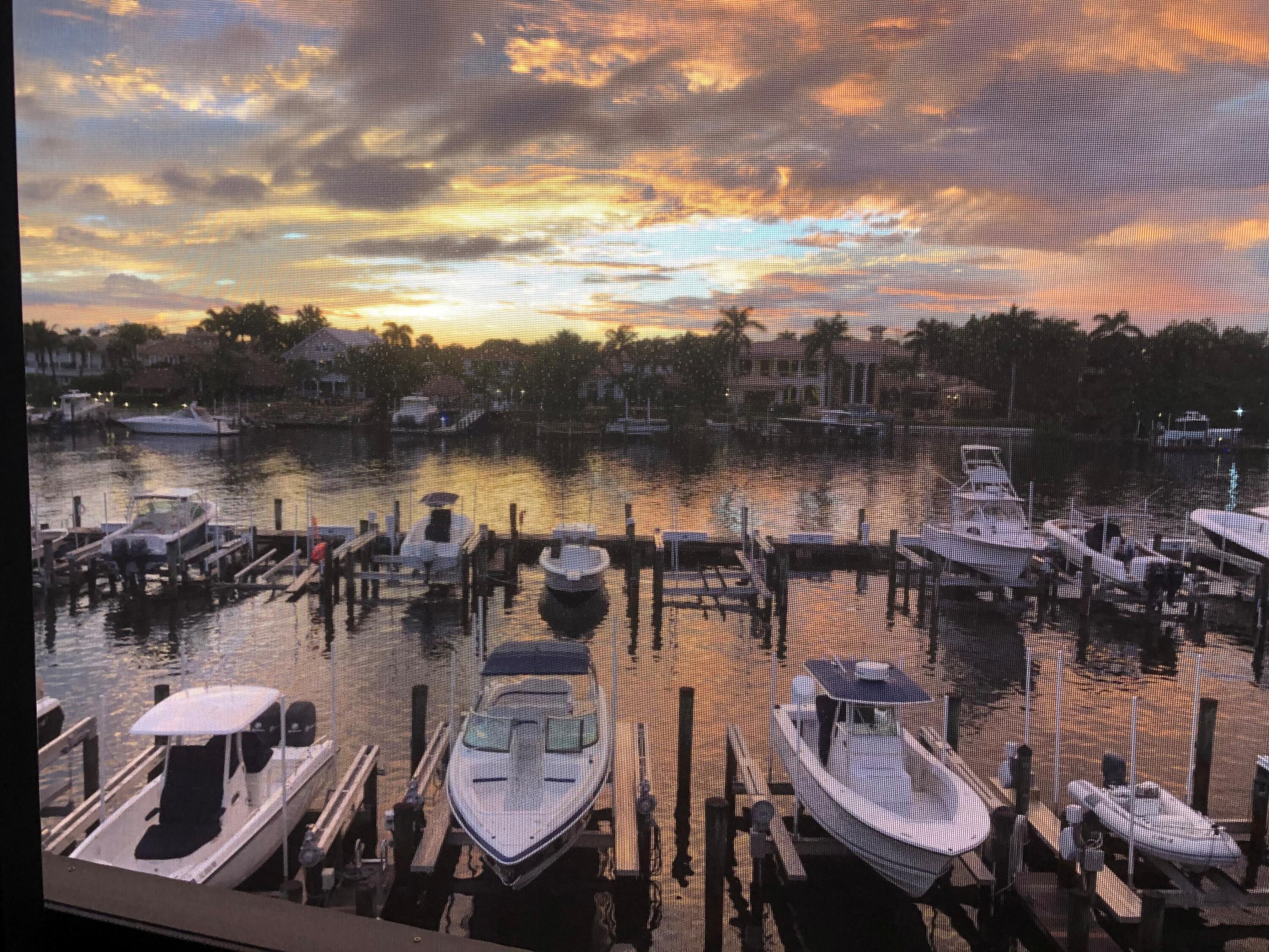 OAK HARBOUR CONDOS - Residential Lease