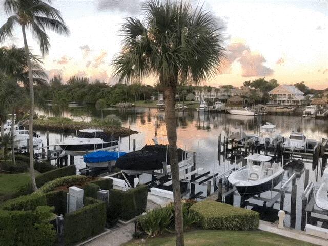 OAK HARBOUR CONDOS - Residential Lease