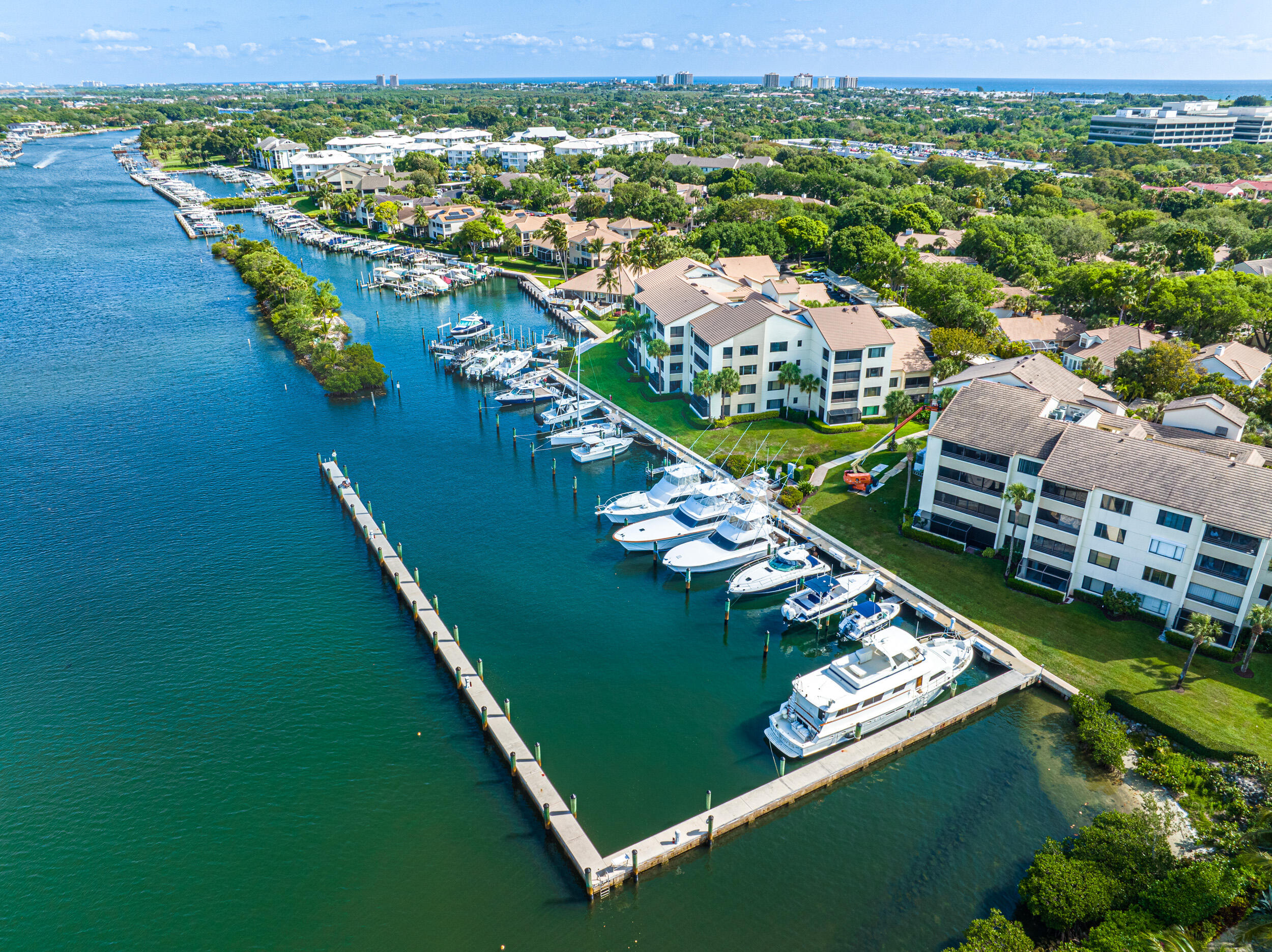 OAK HARBOUR CONDOS - Residential Lease