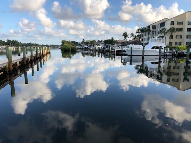 OAK HARBOUR CONDOS - Residential Lease