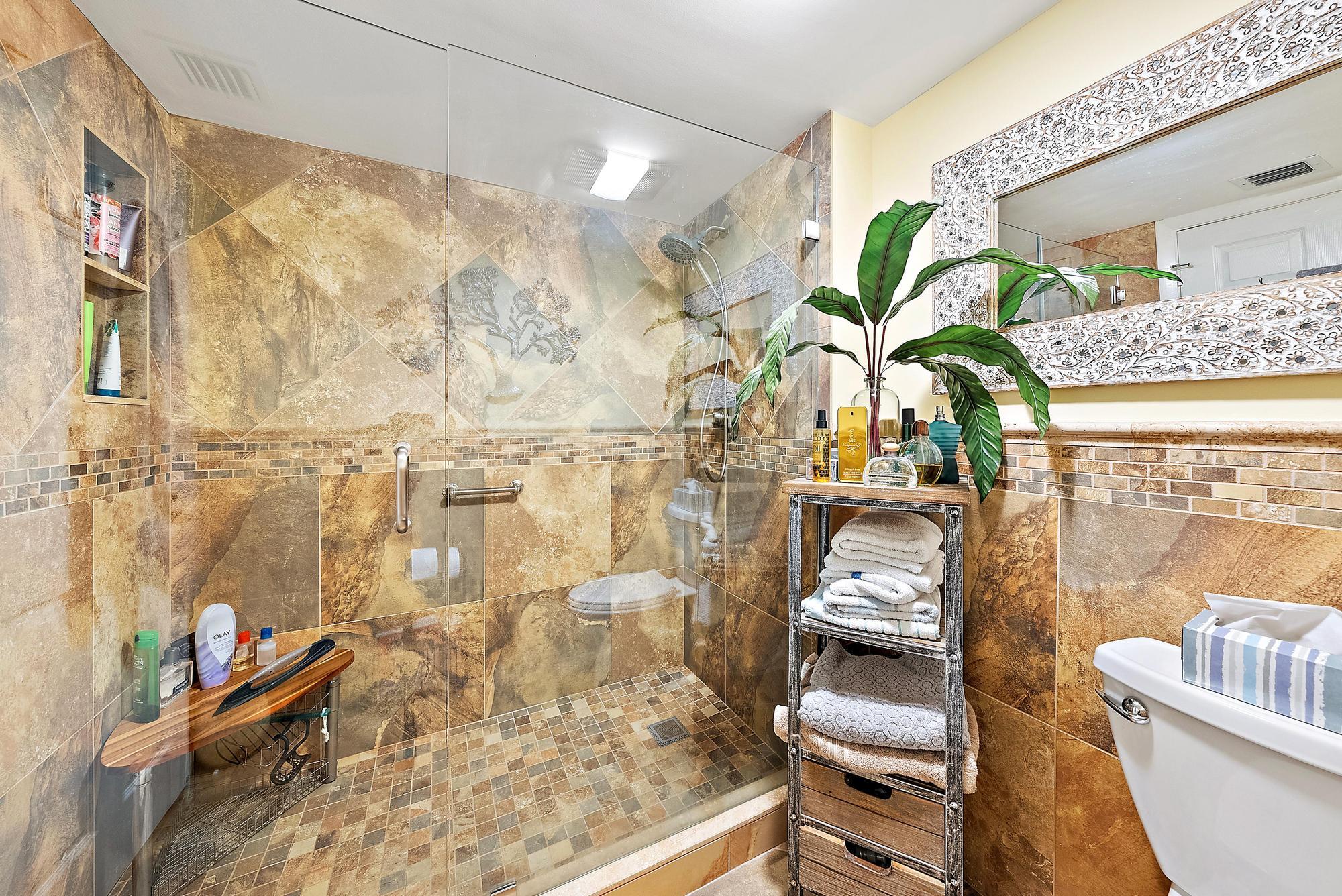 OAK HARBOUR CONDOS - Residential Lease