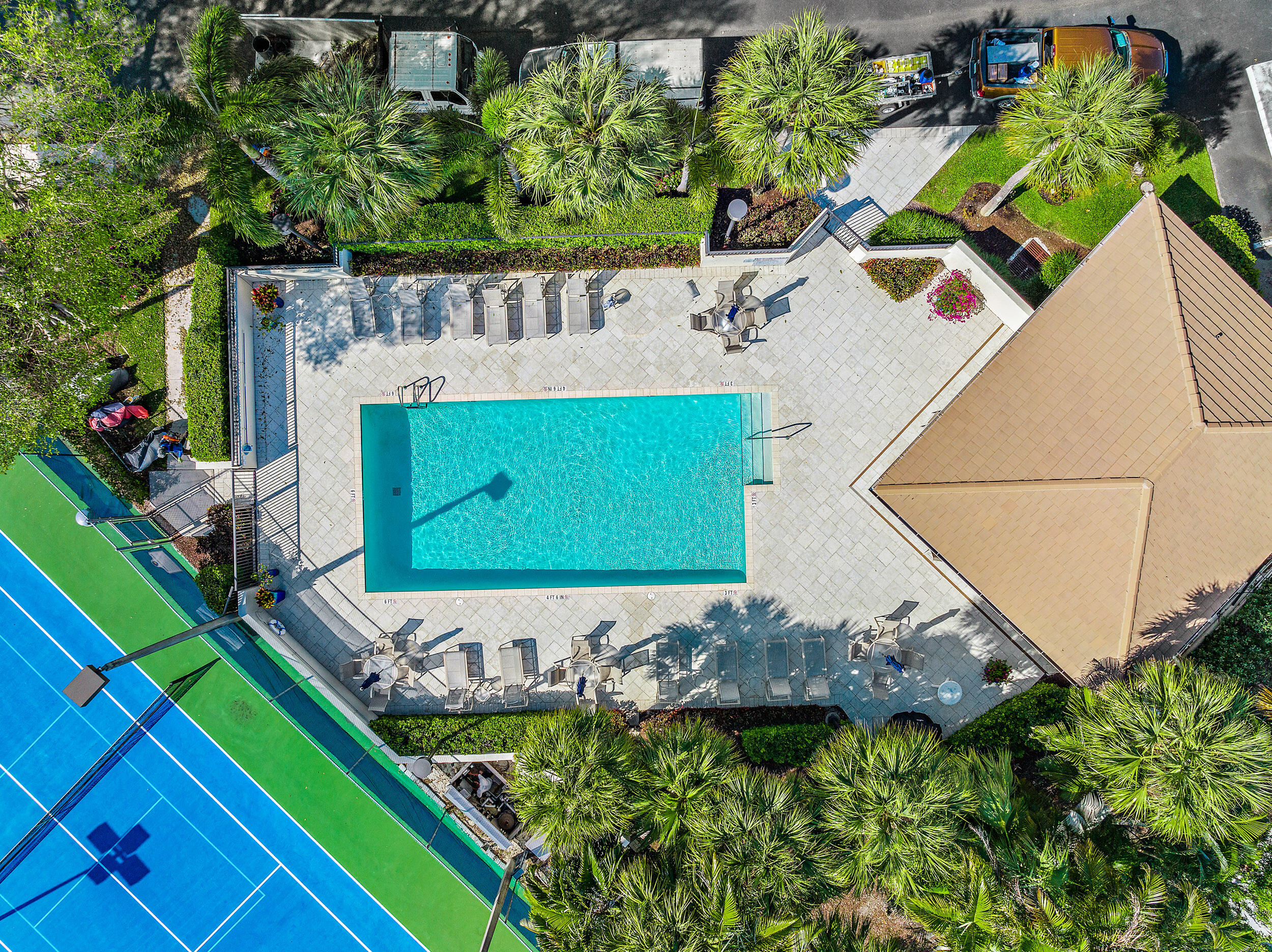 OAK HARBOUR CONDOS - Residential Lease