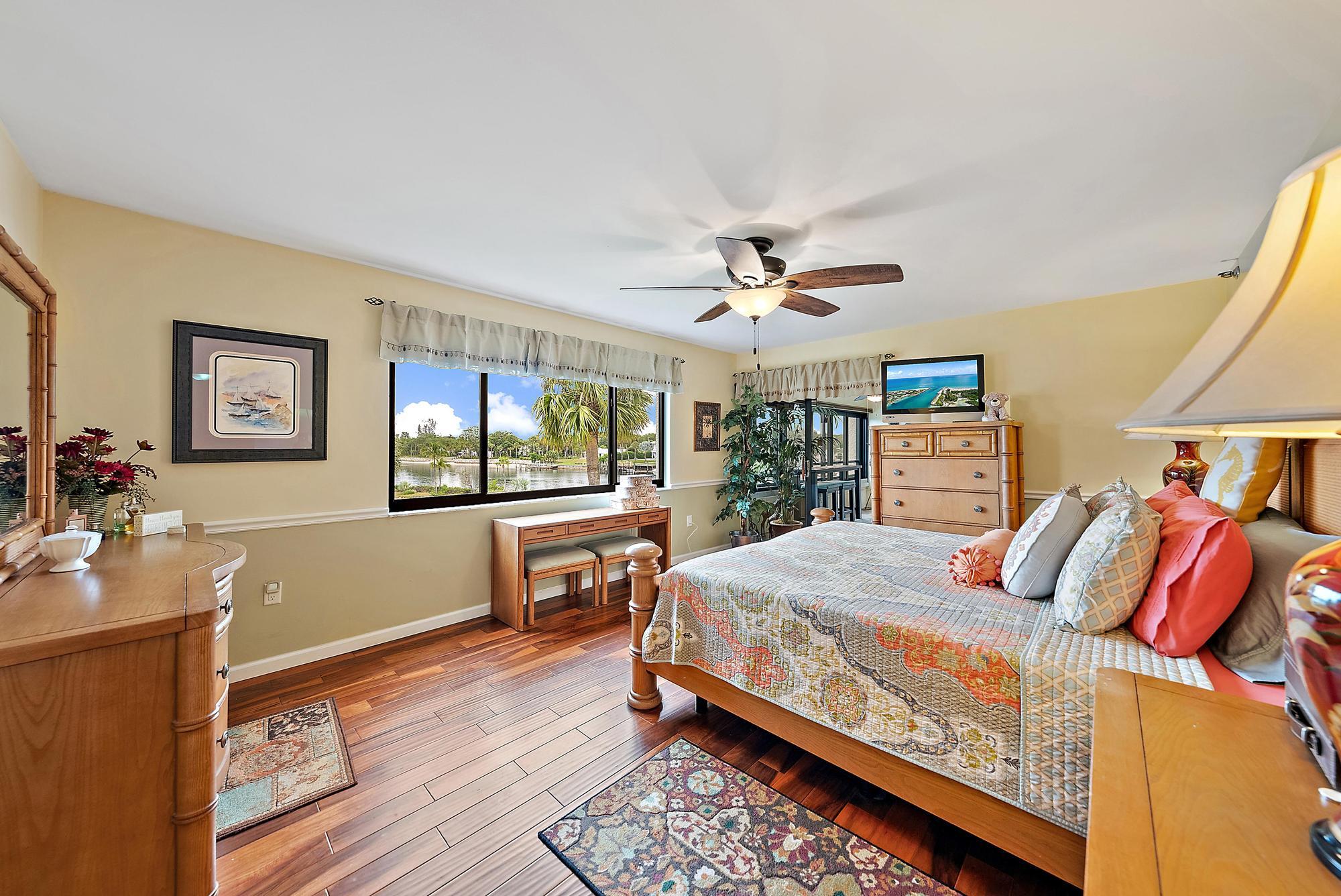 OAK HARBOUR CONDOS - Residential Lease