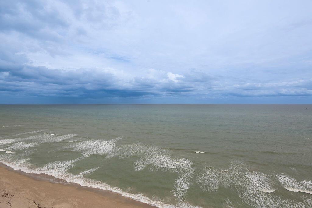 ISLANDIA II CONDOMINIUM - Residential