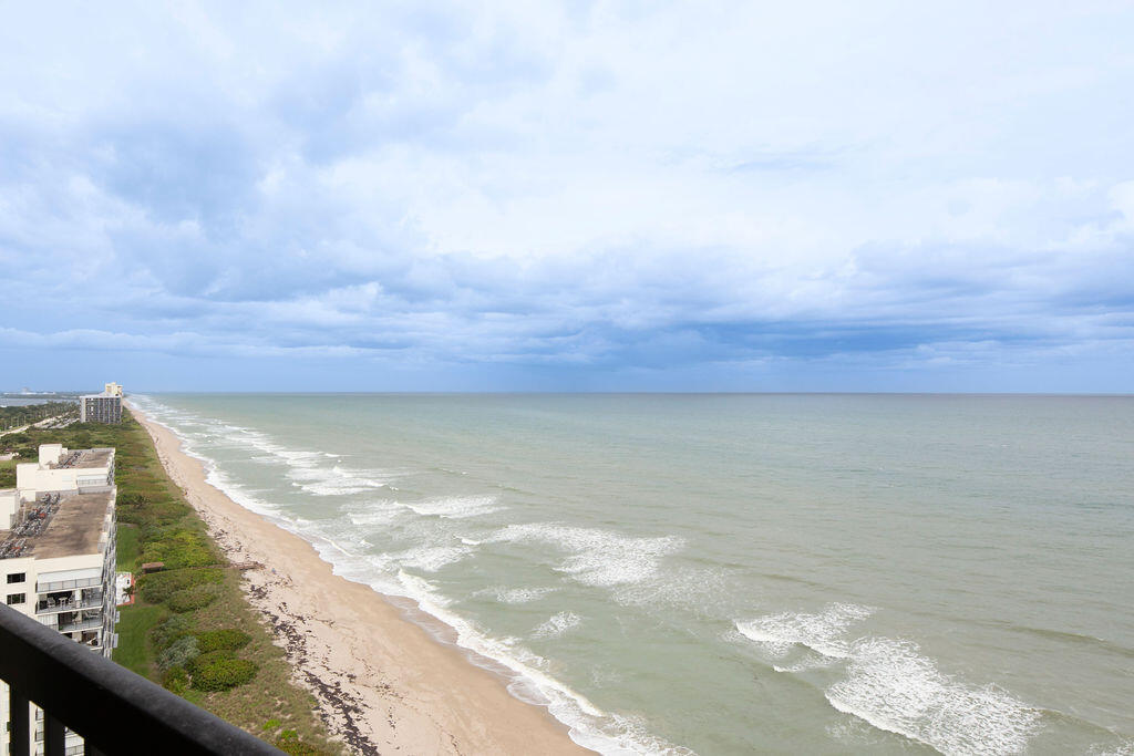 ISLANDIA II CONDOMINIUM - Residential