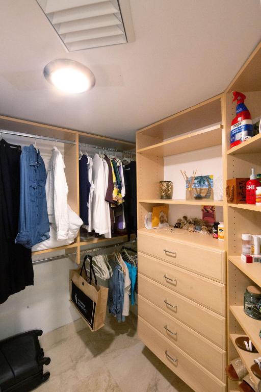 ISLANDIA II CONDOMINIUM - Residential