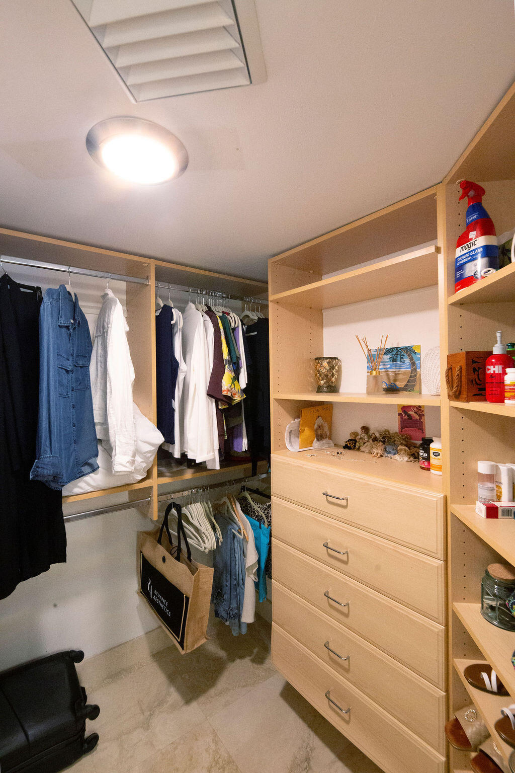 ISLANDIA II CONDOMINIUM - Residential