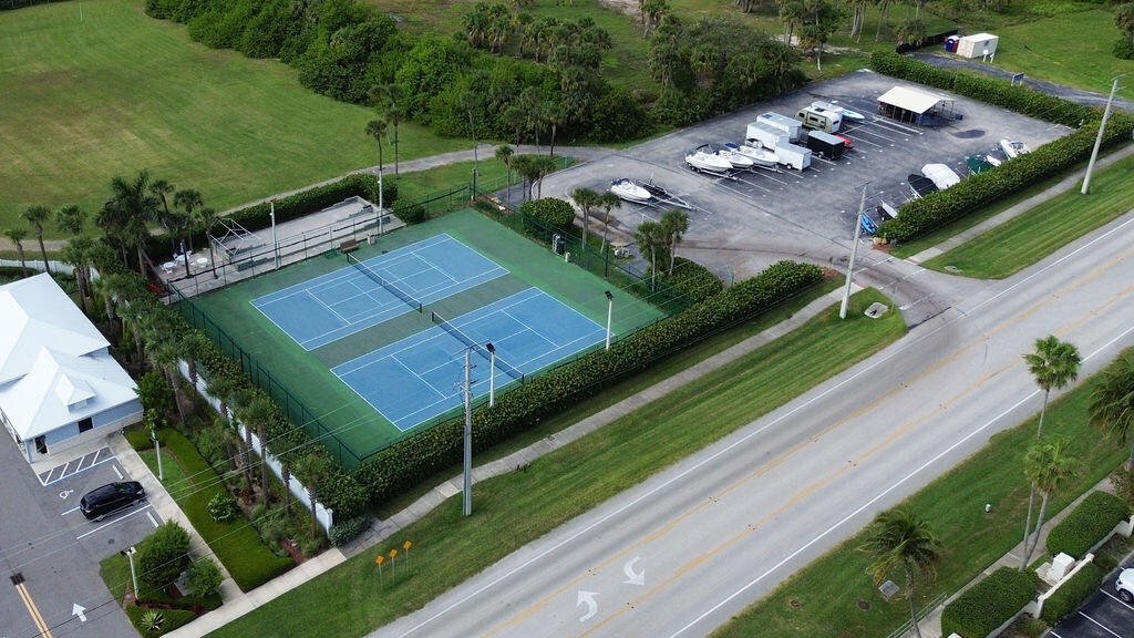 ISLANDIA II CONDOMINIUM - Residential