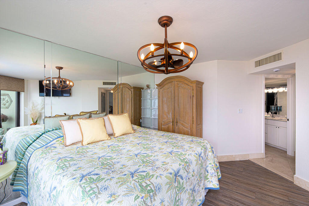 ISLANDIA II CONDOMINIUM - Residential