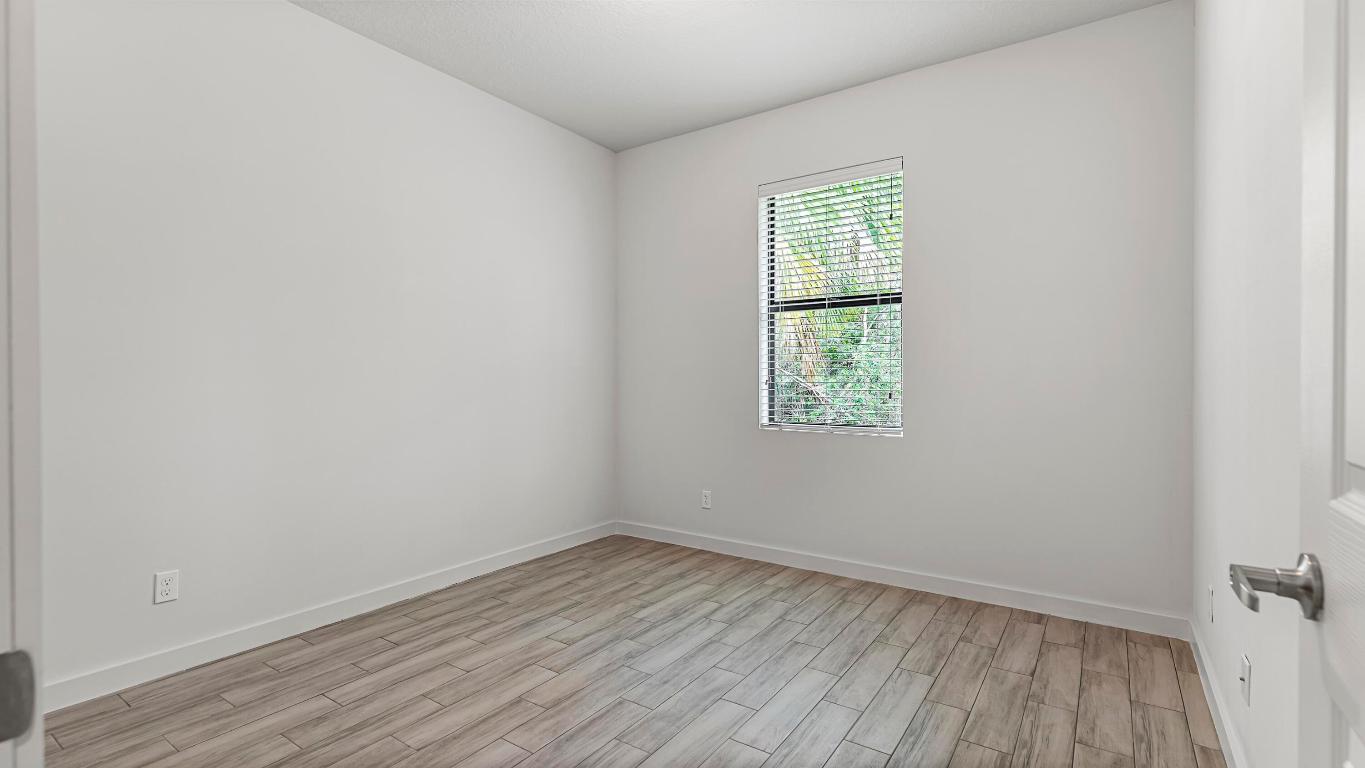 LAKEWOOD PARK UNIT 10 - Residential Lease