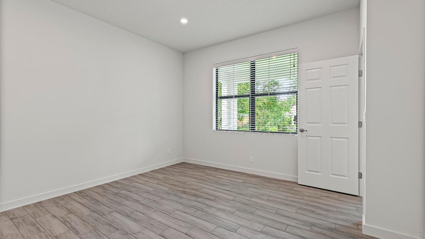 LAKEWOOD PARK UNIT 10 - Residential Lease