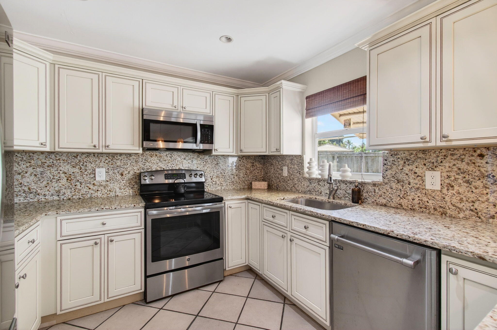 CORAL MANOR THIRD ADD - Residential