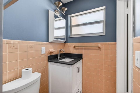 Tiny photo for 301 SE 8th Avenue, Deerfield Beach, FL 33441 (MLS # B26017760)